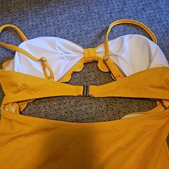 Cupshe Yellow Scalloped One Piece Swimsuit - Picture 2 of 3